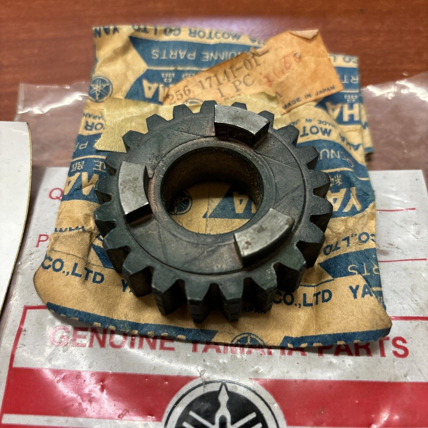 NOS Yamaha TX650 TX750 4TH PINION GEAR 256-17141-01-00 SUB 256-17141-00-00 Y172