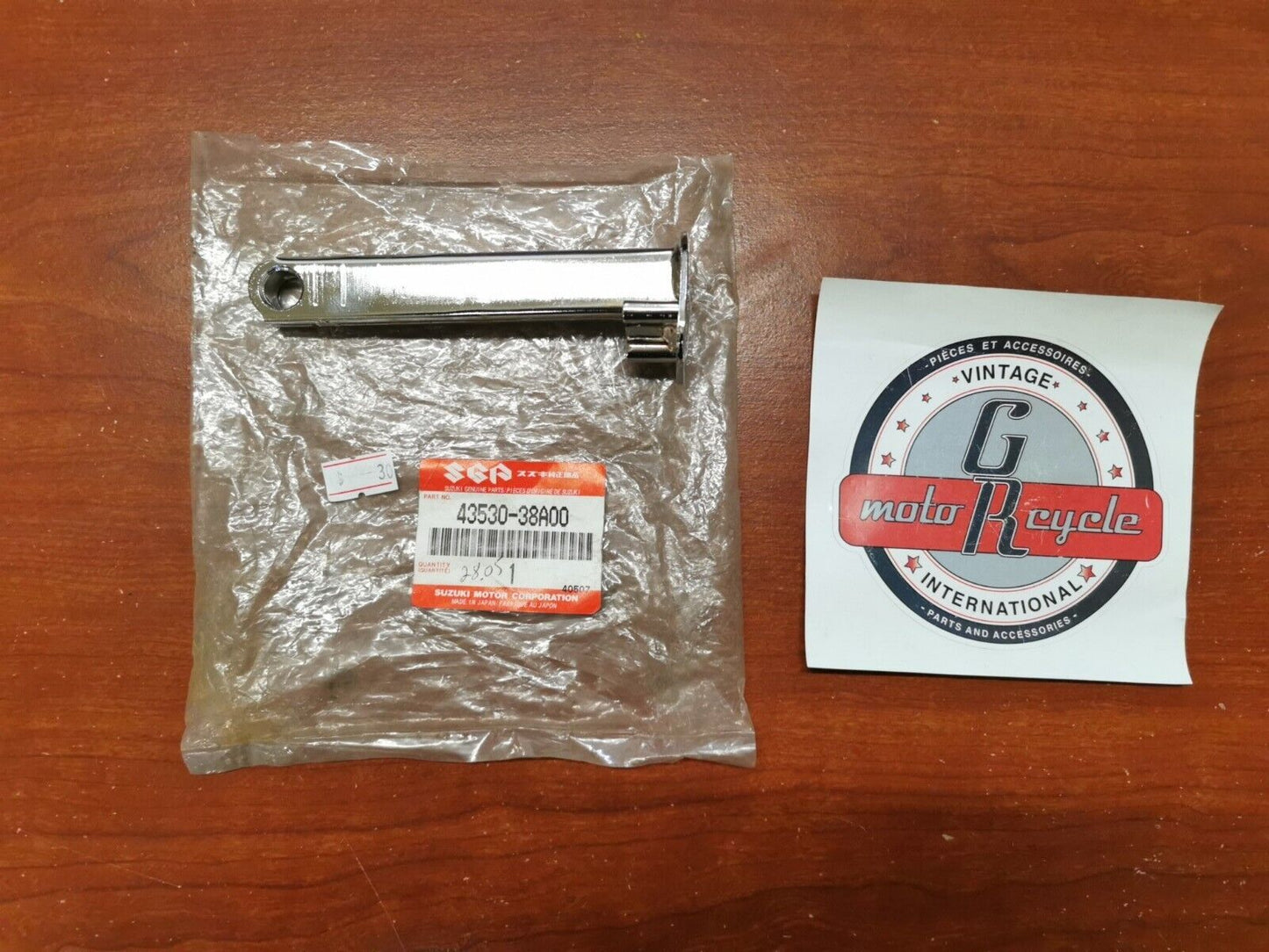 NOS SUZUKI VS750GL/F/P/EP/EF FRONT RIGHT FOOTREST BAR STAND PEG 43530-38A00 S30