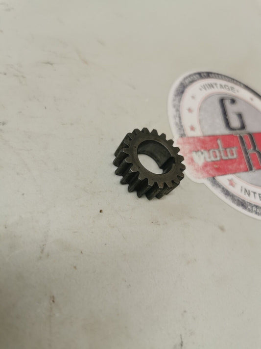 Suzuki RM125 1983 waterpump water pump shaft primary gear RM250 1982 1984 1985