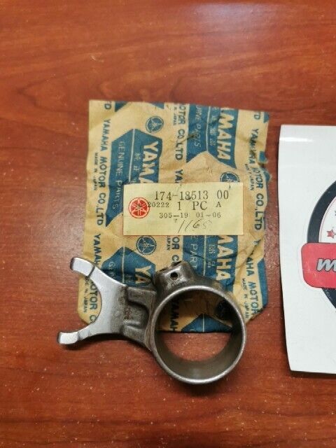 NOS Yamaha CS3 CS5 RD200 YCS1 SHIFT FORK 174-18513-00-00 SUB 174-18513-01-0 Y116