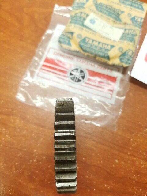 NOS Yamaha TX650 TX750 XS2 XS650 1ST WHEEL GEAR 306-17211-00-00 Y153