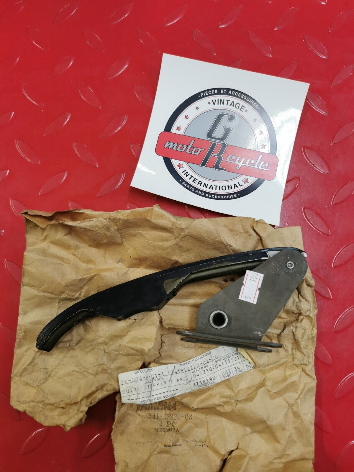 NOS Yamaha 1973 1974 TX750 CAMSHAFT GUIDE STOPPER 2 341-12220-03-00 Y16