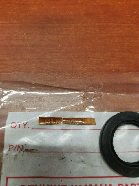 NOS Yamaha FZR1000 CS3 OIL SEAL (28X44X7) 93102-28021-00 SUB 93106-28043-00 Y136