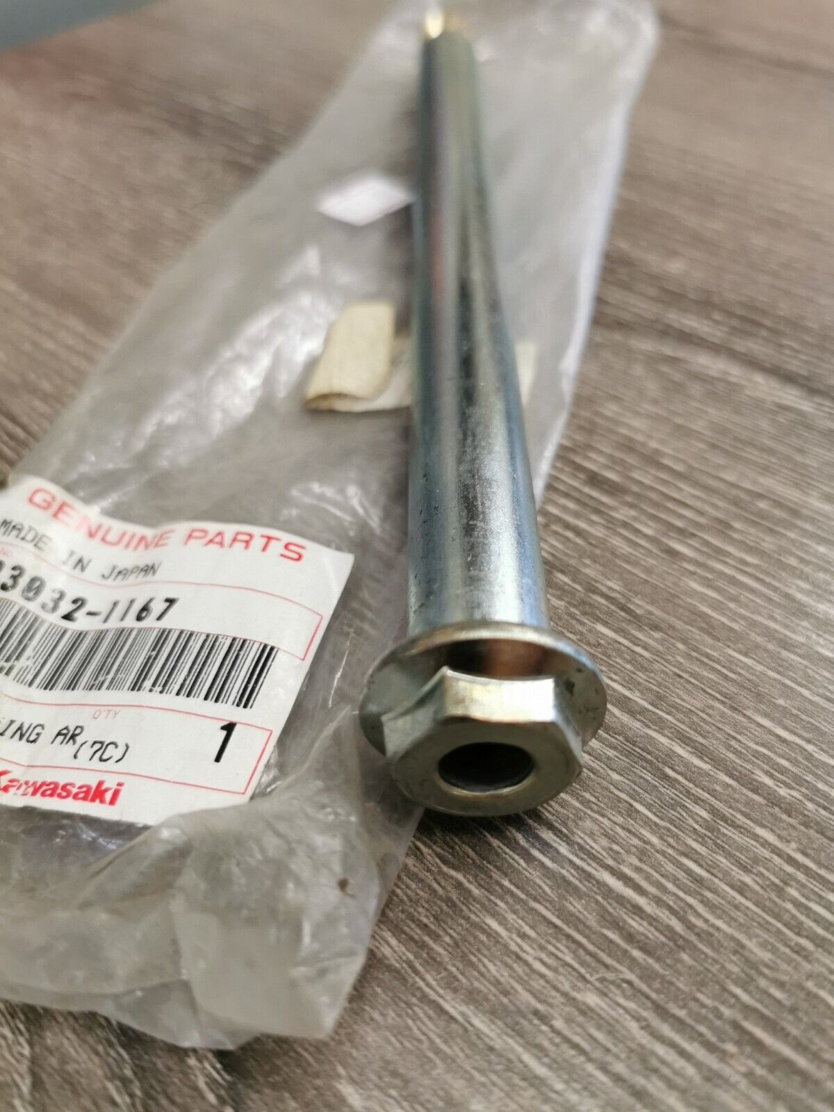 NOS KAWASAKI KX125 KX250 1992 - 1995 SHAFT-SWING ARM 33032-1167 K29