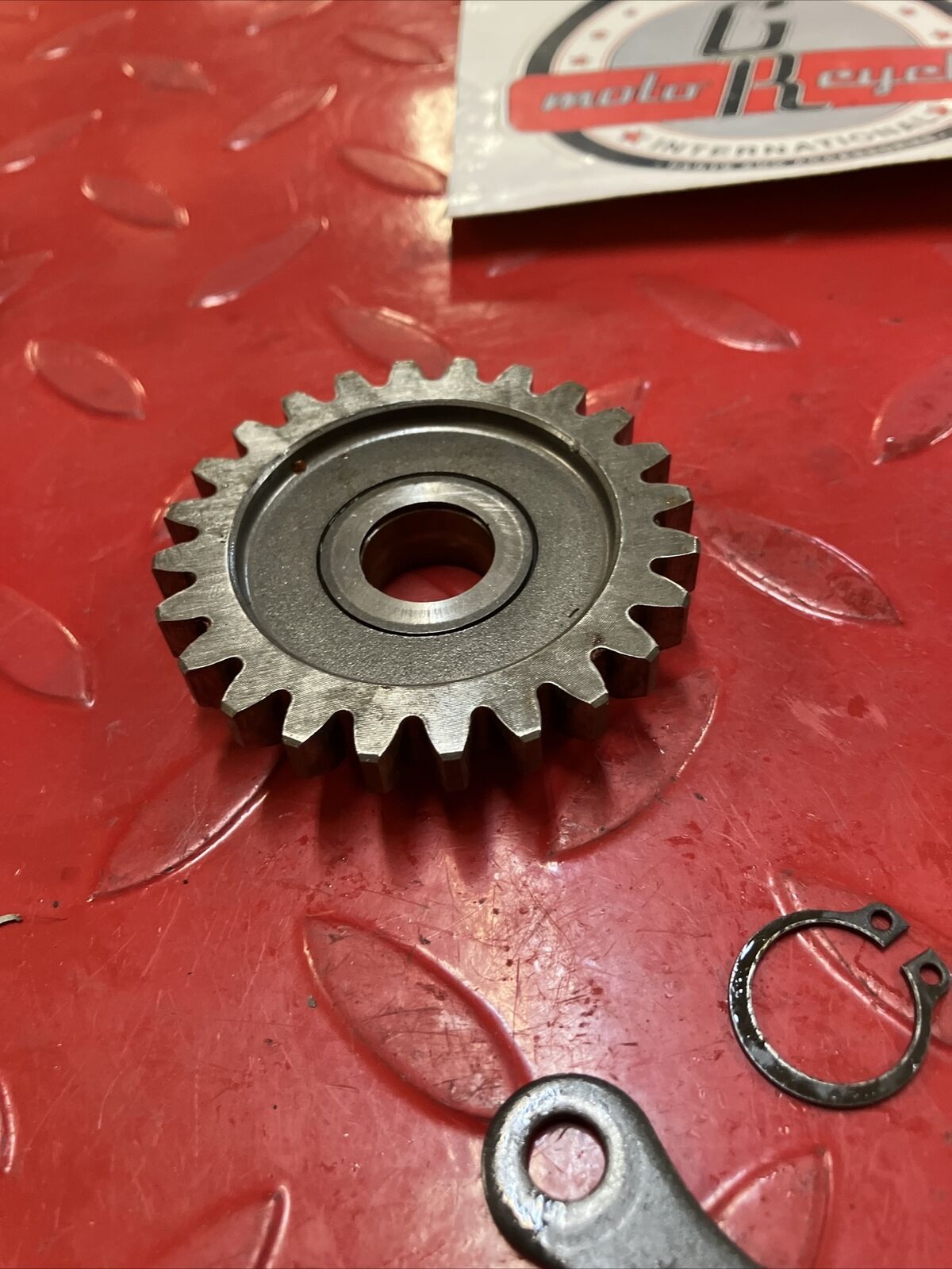 Suzuki RM125 1985 kickstarter kick starter spindle shaft idle gear 1984 2