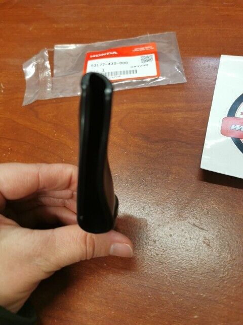 NEW NOS Honda CR80R CR125R CR250R CR500 HANDLEBAR LEVER COVER 53177-430-000 H103