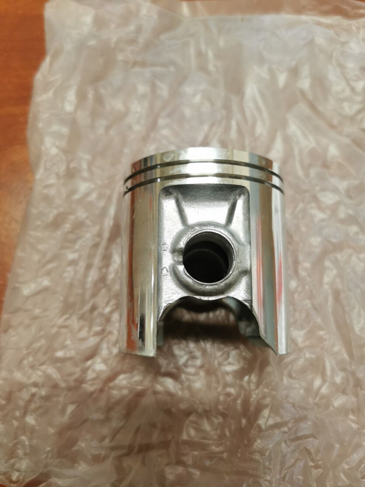 NOS SUZUKI 1975 - 80 RM125 PISTON OS 0.25 1211041310025 SUB. 12110-41311-025 S31