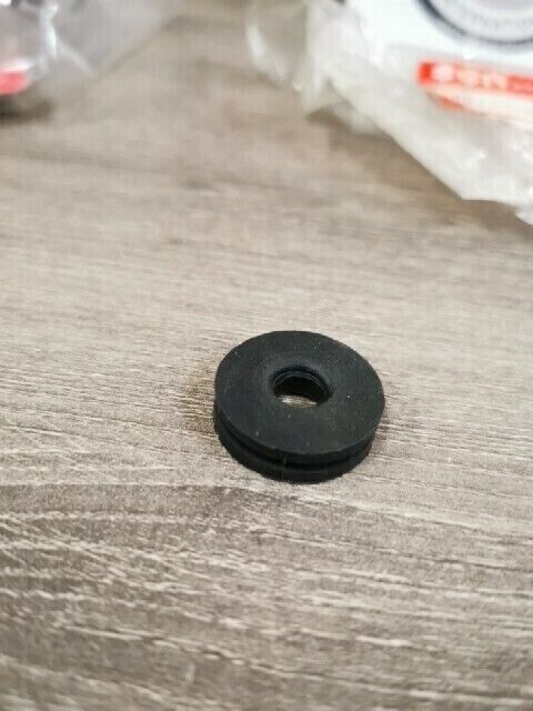 NEW NOS SUZUKI GV1400GD LTA750XZ GSF1200S CUSHION 09320-08018 S37