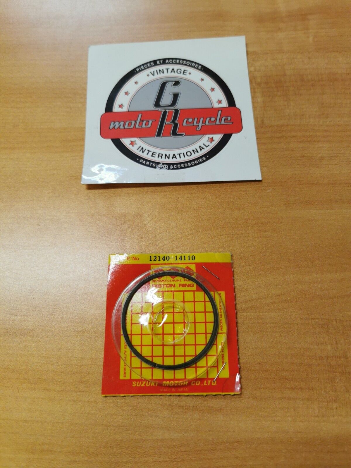 NOS SUZUKI RM125  1981 - 1986   PISTON RING SET  12140-14110  S8