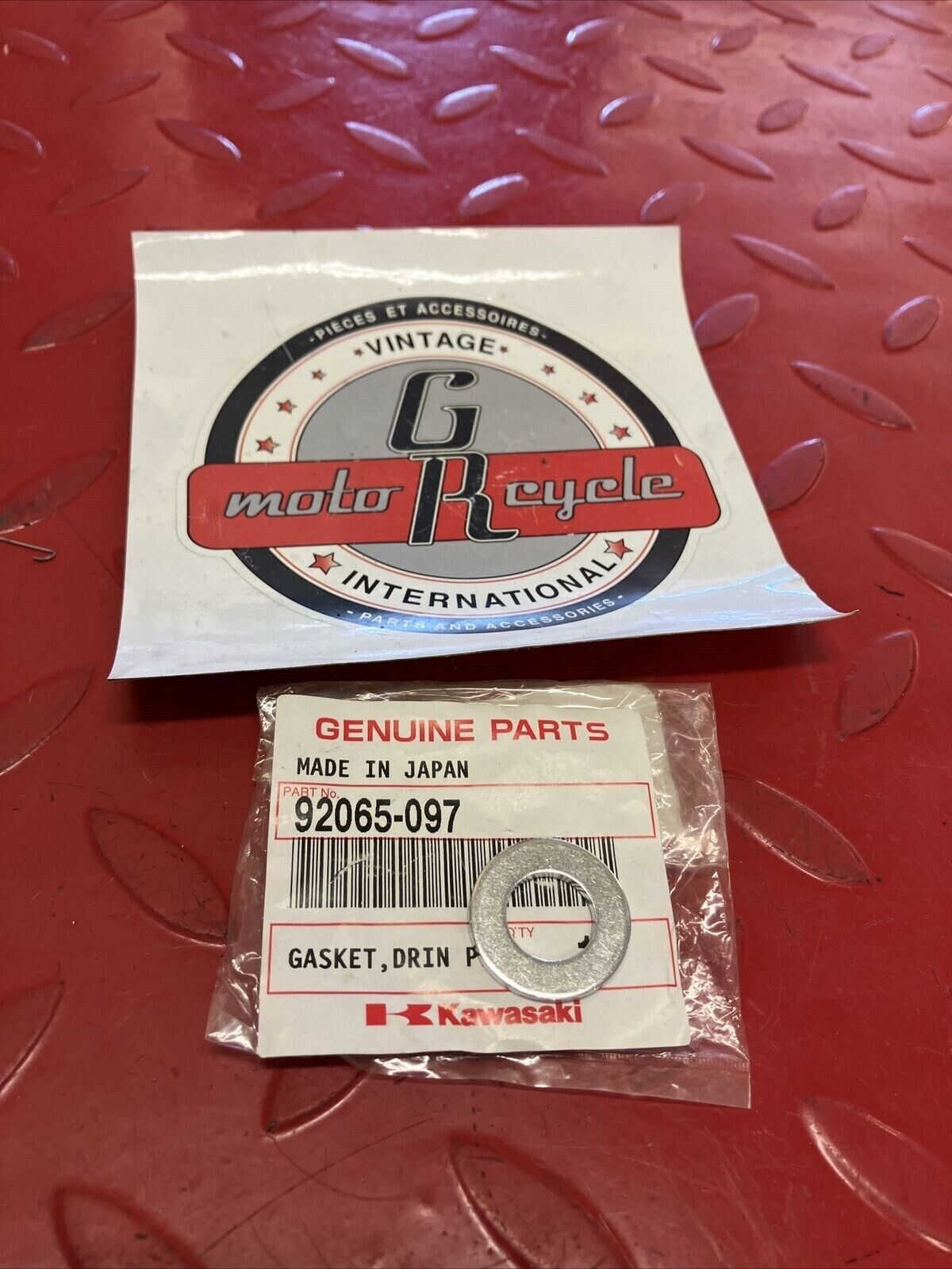 NEW NOS KAWASAKI DRAIN PLUG GASKET WASHER 92065-097 K12