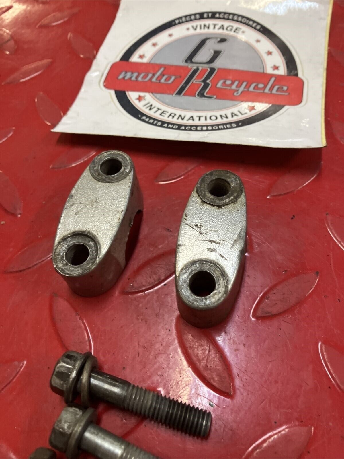 Suzuki RM125 1985 handlebar triple tree steering stem top clamp holder 1984