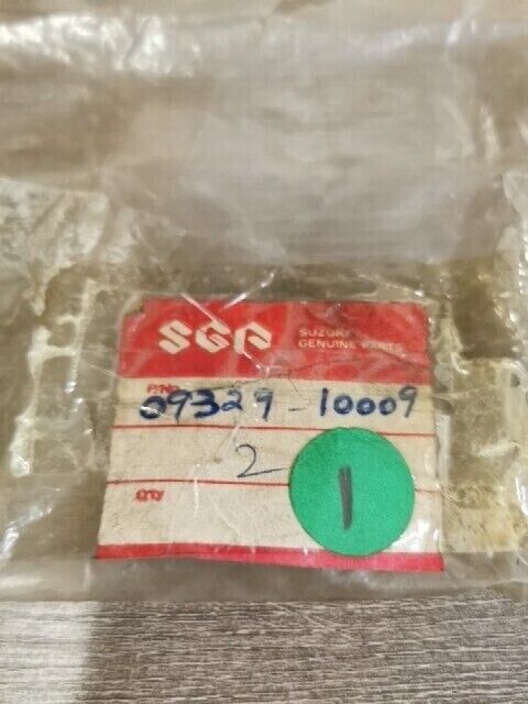 NOS SUZUKI GT750 1972 - 1976 RE5A 1975 1976 CUSHION 09329-10009 S37