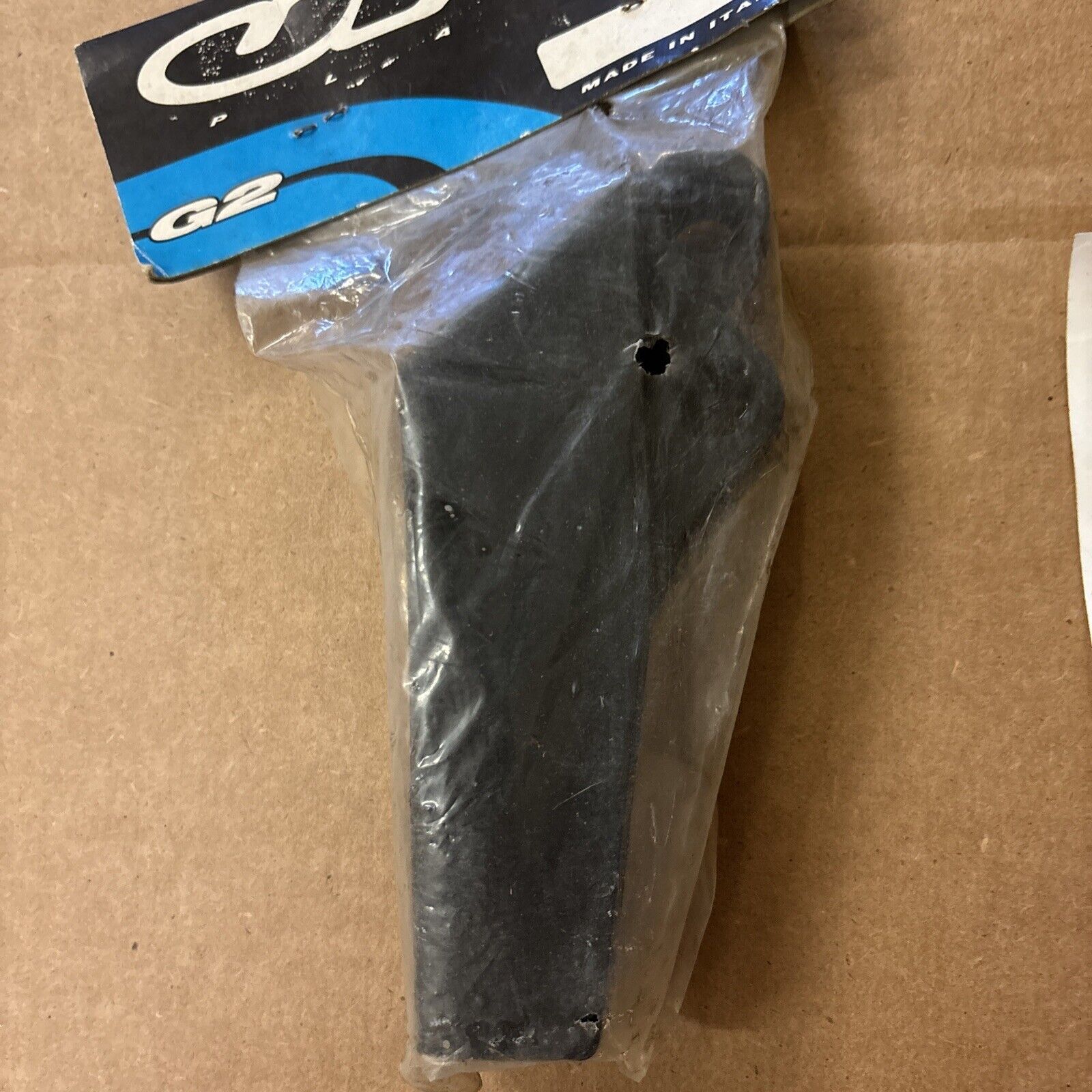 NOS UF0 PLAST 1997 - 2002 KX125 KX250 CHAIN GUIDE KA03708001