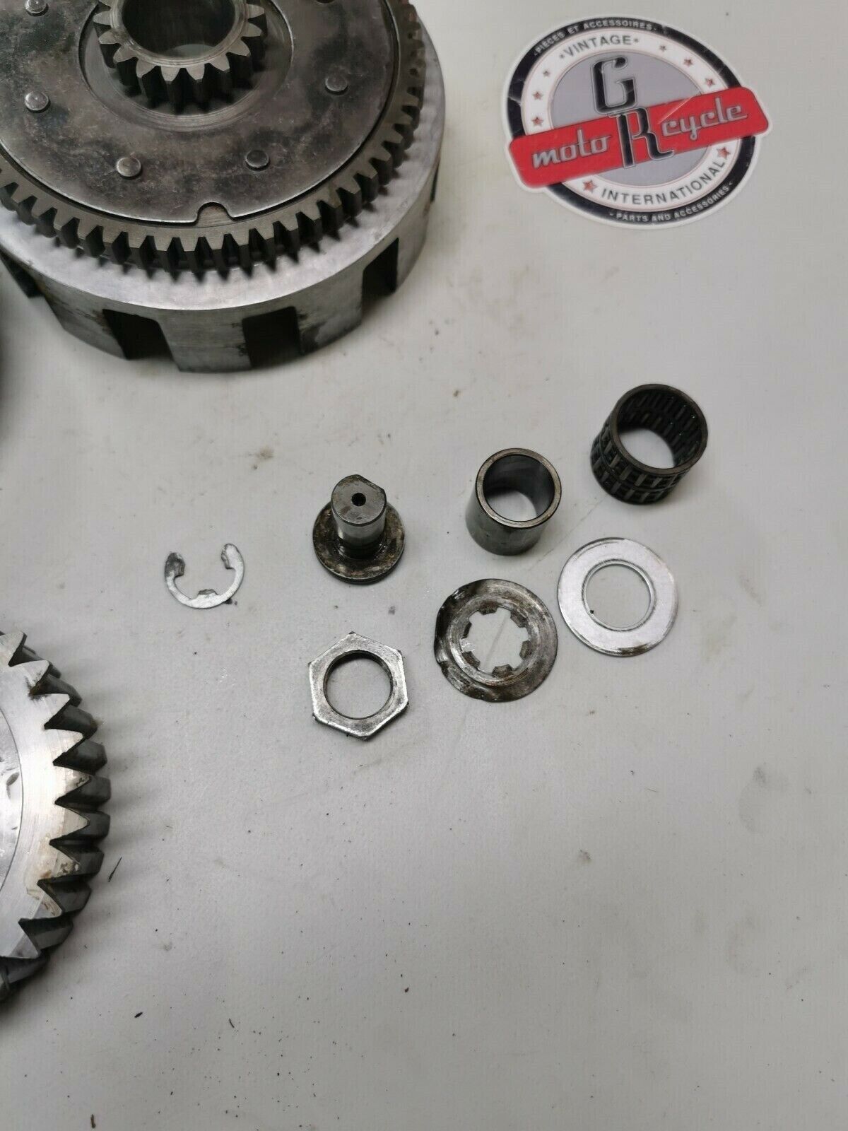 Suzuki RM250 1976 clutch basket hub pressure plate 21200-41100 21411-41101