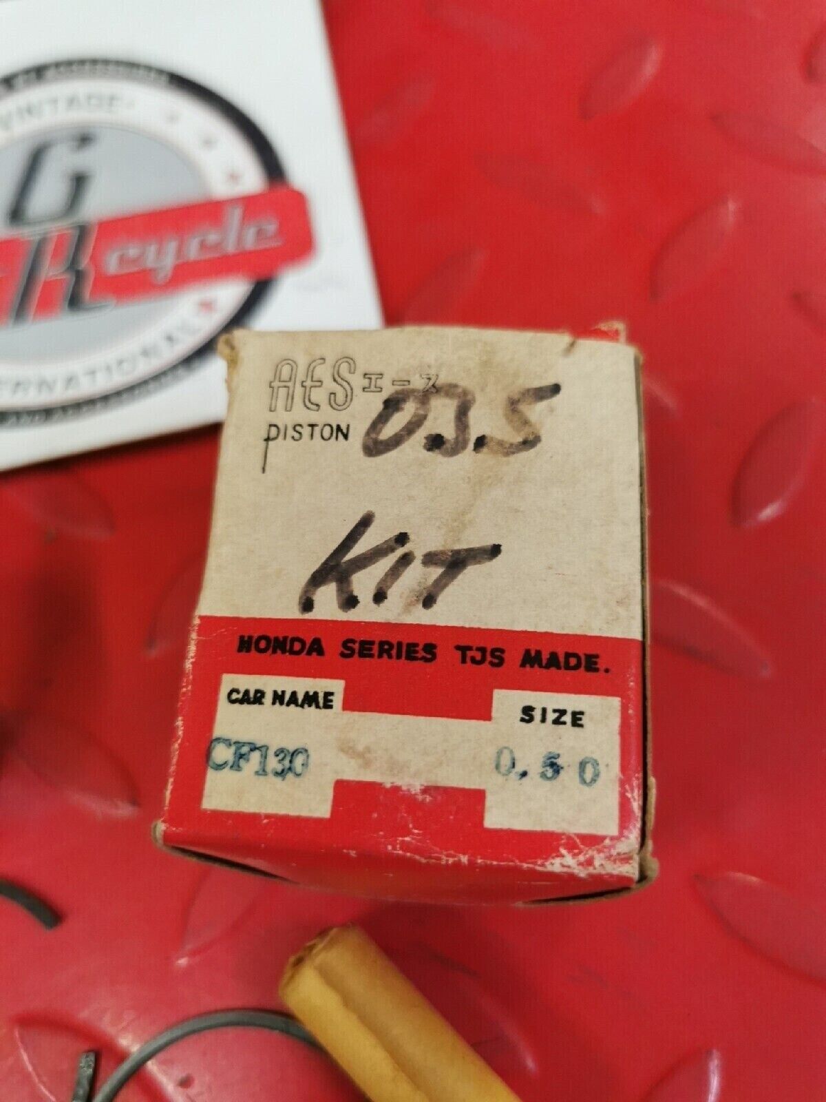 NOS HONDA S65 PISTON OS 0.50 KIT MISSING OIL RING 13103-035-010 H40