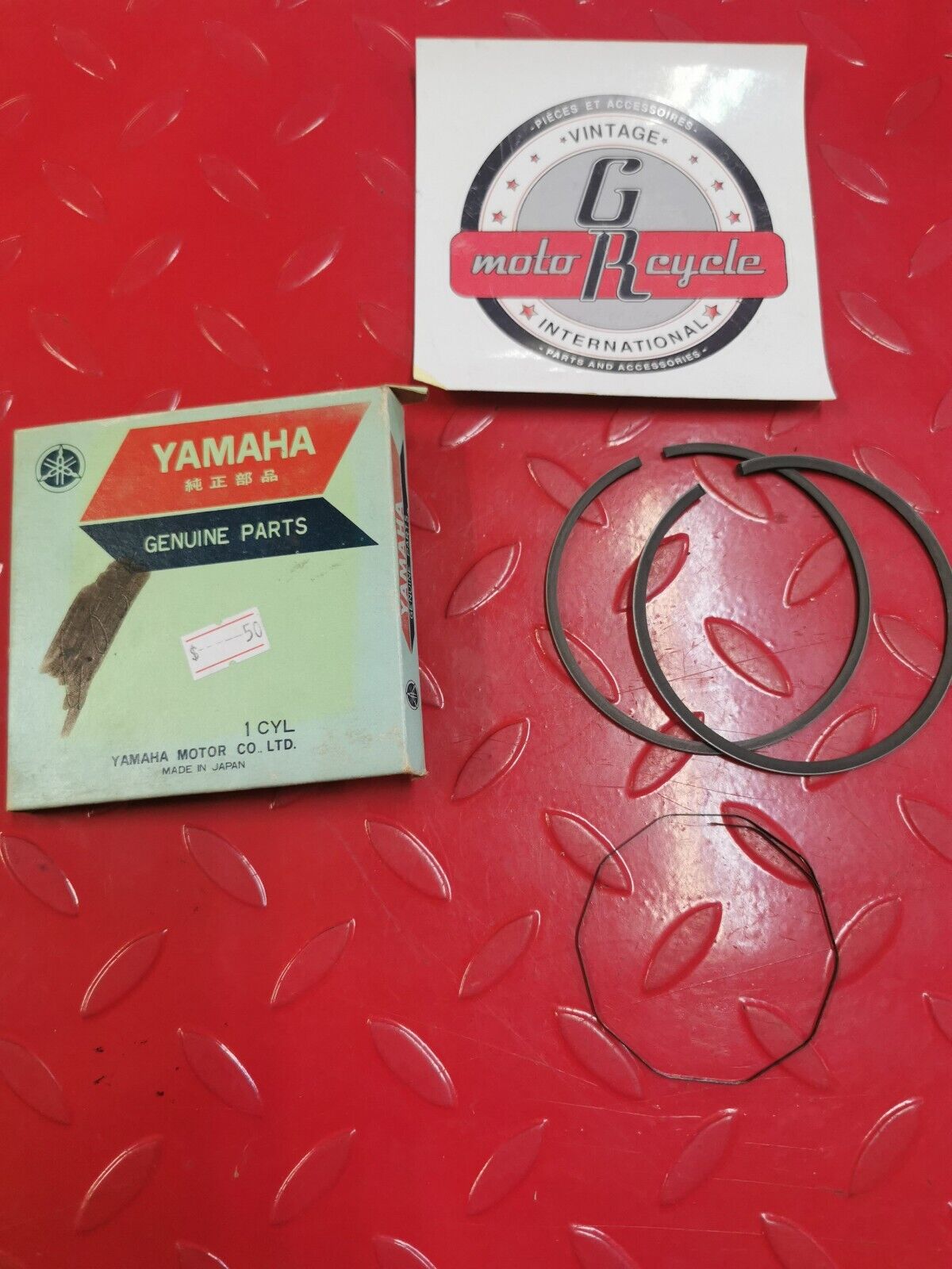 NOS YAMAHA DT400 1977 1978 PISTON RING SET 1ST (1ST O.S.) 1M2-11610-11-00 Y27