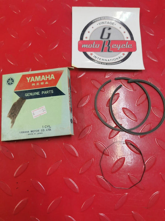 NOS YAMAHA DT400 1977 1978 PISTON RING SET 1ST (1ST O.S.) 1M2-11610-11-00 Y27