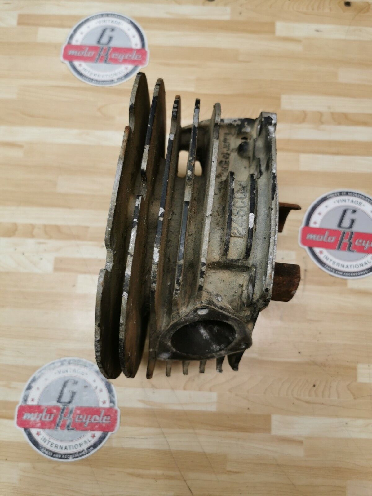 Suzuki RM250 1976 1977 cylinder jug barrel 11210-41642
