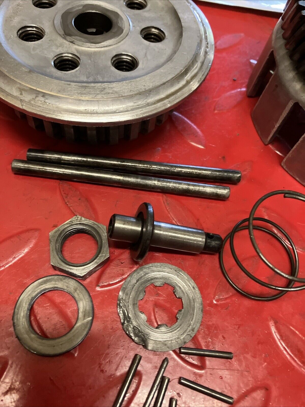Suzuki TC125 1975 Clutch assembly basket hub pressure plate