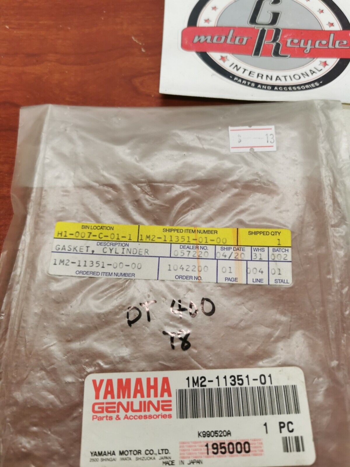 NOS Yamaha DT400 YZ400 CYLINDER GASKET 1M2-11351-01-00 Y95