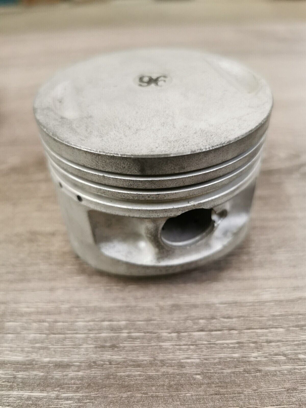 NOS YAMAHA  XS1100 1978   1979 PISTON STD  2H7-11631-04-46  Y47