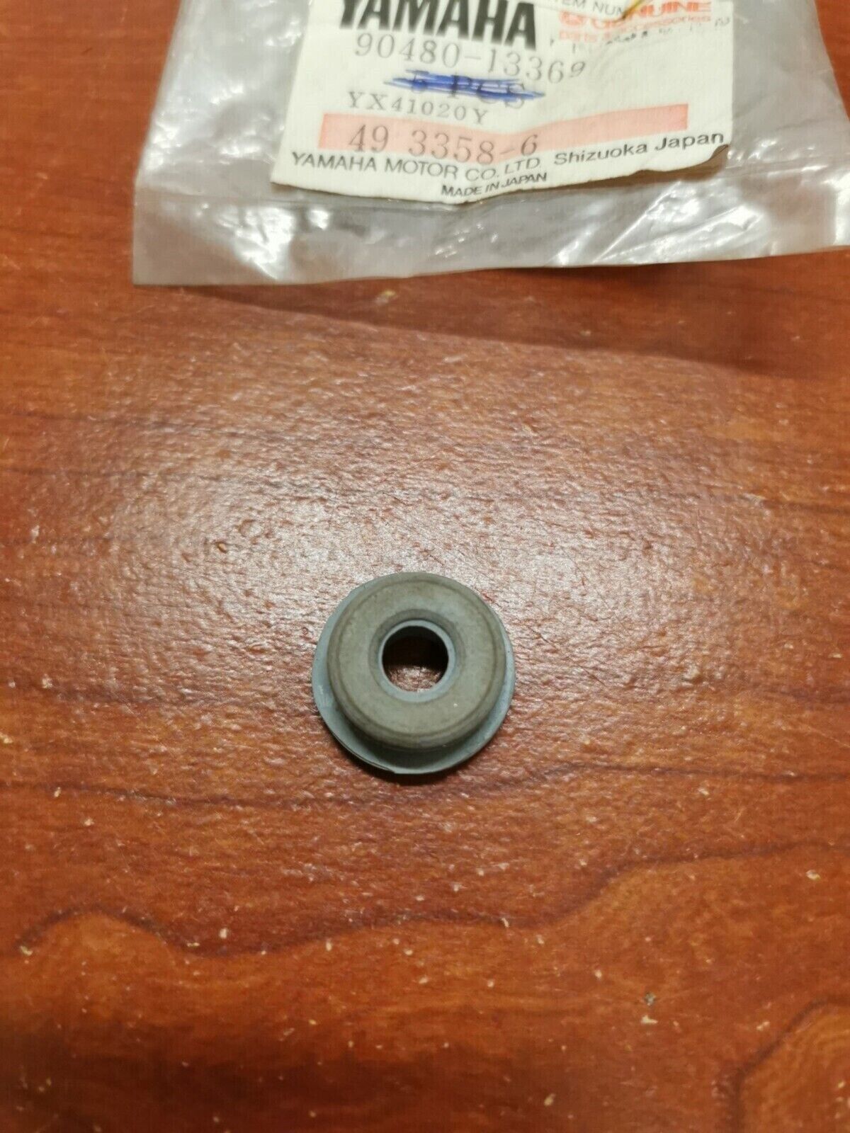 NOS Yamaha EF2000 YZ80 TT600 GROMMET 90480-13369-00 SUB. 90480-13014-00 Y100