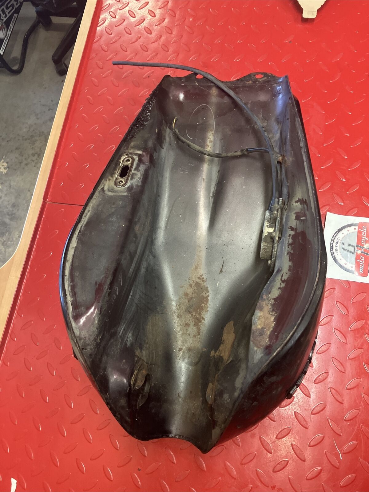Suzuki GS750T 1982 Fuel tank gas petrol reservoir 2