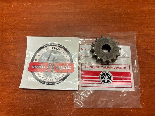 NOS Yamaha CS340 EC340 ET340 CHAIN DRIVE SPROCKET 14T 806-17682-40-00 Y177