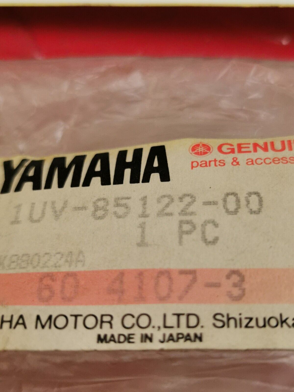 NOS YAMAHA BRACKET RFLCTR 2 1UV-85122-00-00 Y31