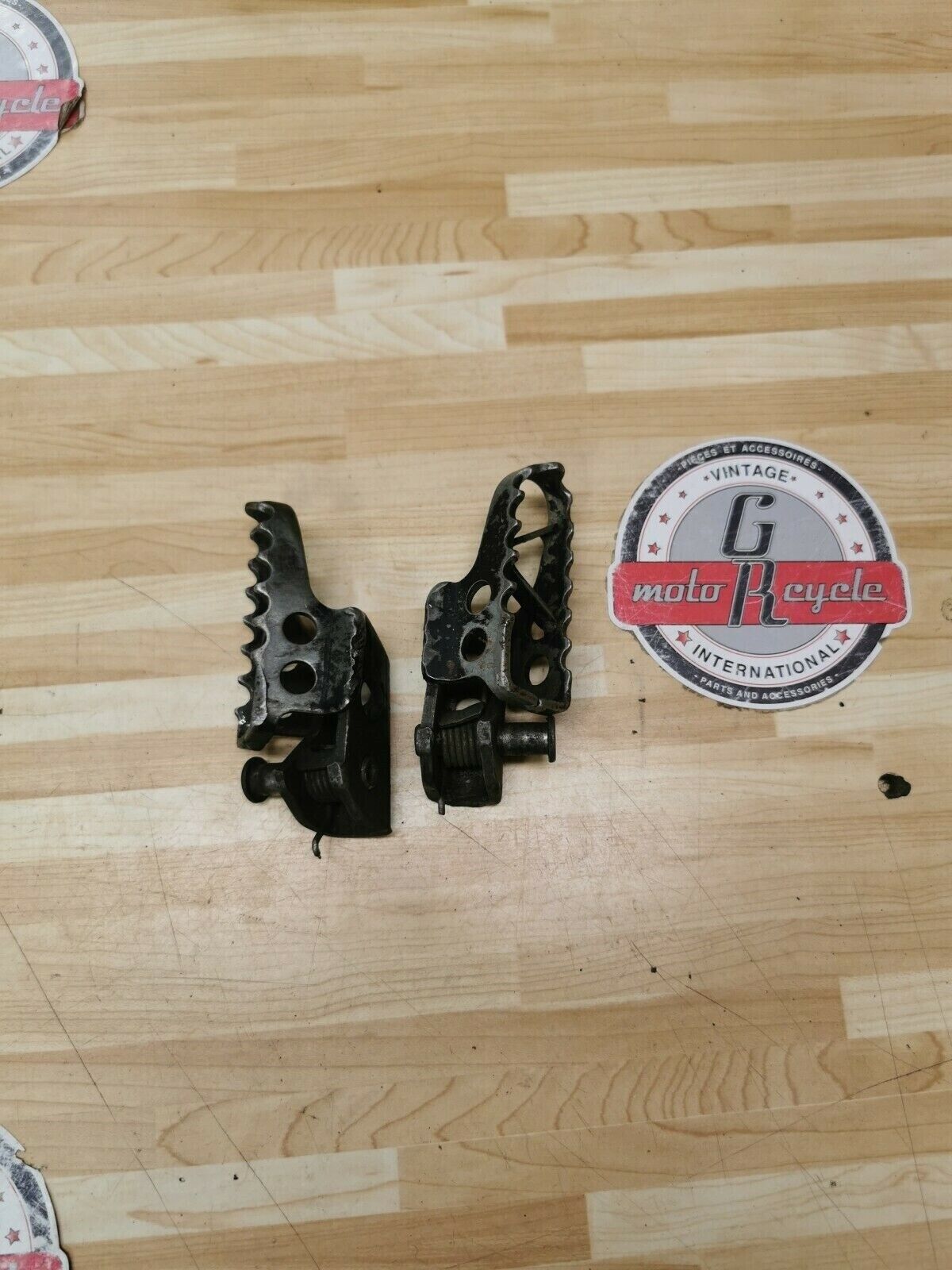Yamaha YZ250 1988 footpeg foot peg rest step footrest left right 3LD-27411-10-00