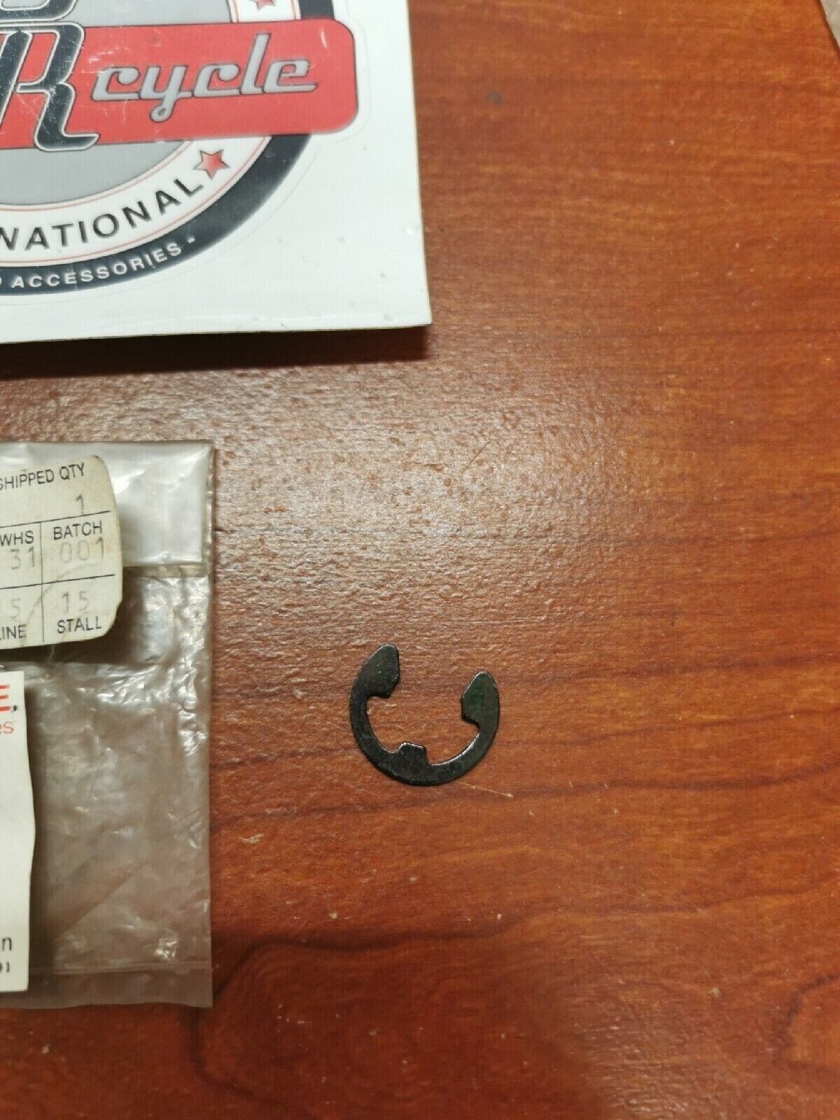 NOS Yamaha CIRCLIP 93430-10034-00 SUB. 99006-10600-00 Y71