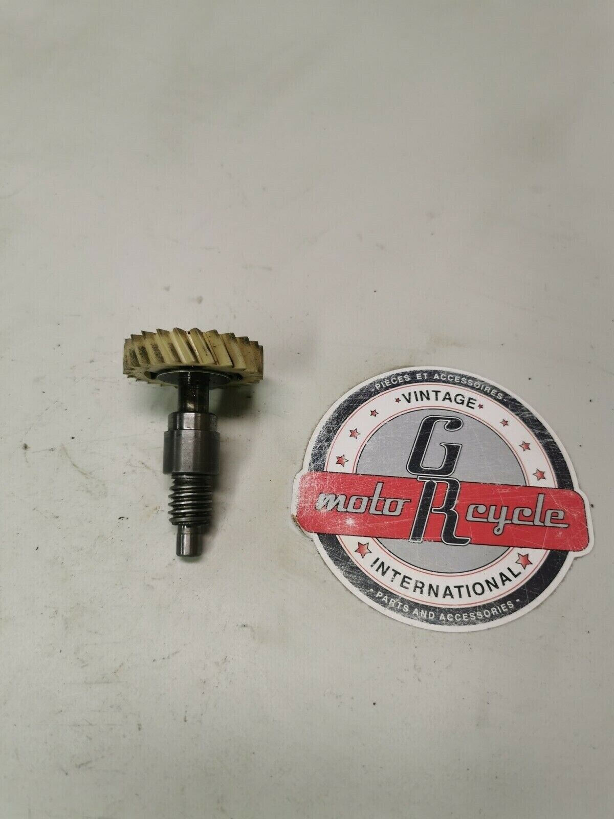 Yamaha DT125 1978 oil pump worm shaft drive gear 275-13175-01-00