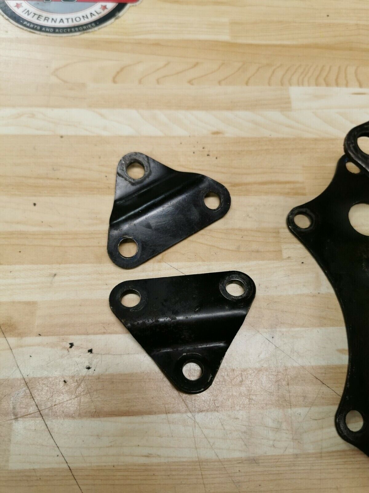 Suzuki DR100 1985 engine motor mounting mount plate hanger bracket 41991-05250