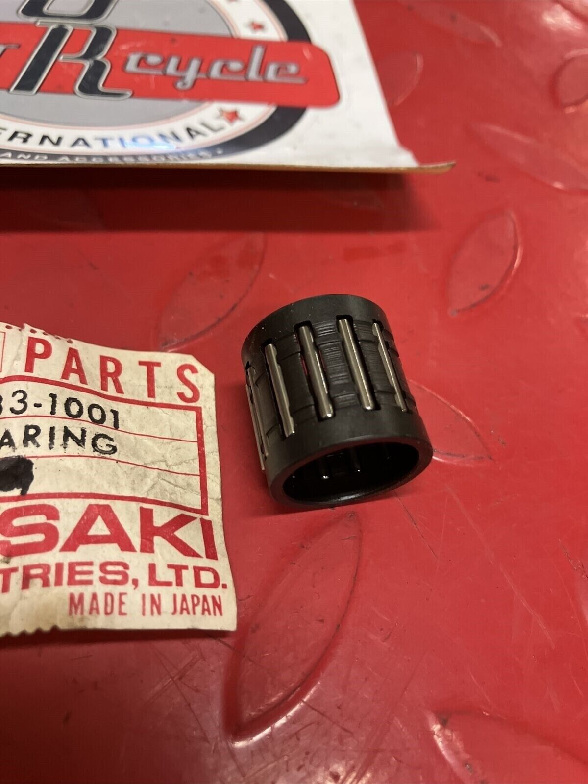 NOS KAWASAKI KX125 CONNECTING ROD PISTON PIN SMALL END BEARING 13033-1001 K17