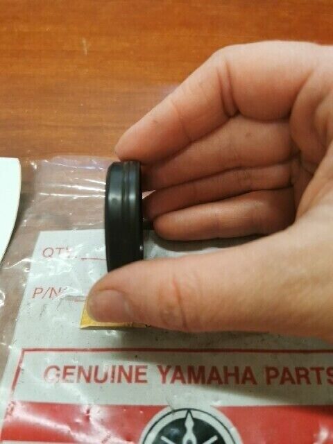 NOS Yamaha OIL SEAL SD-TYPE (25X40X9) 93101-25044-00 SUB 93102-25090-00 Y166