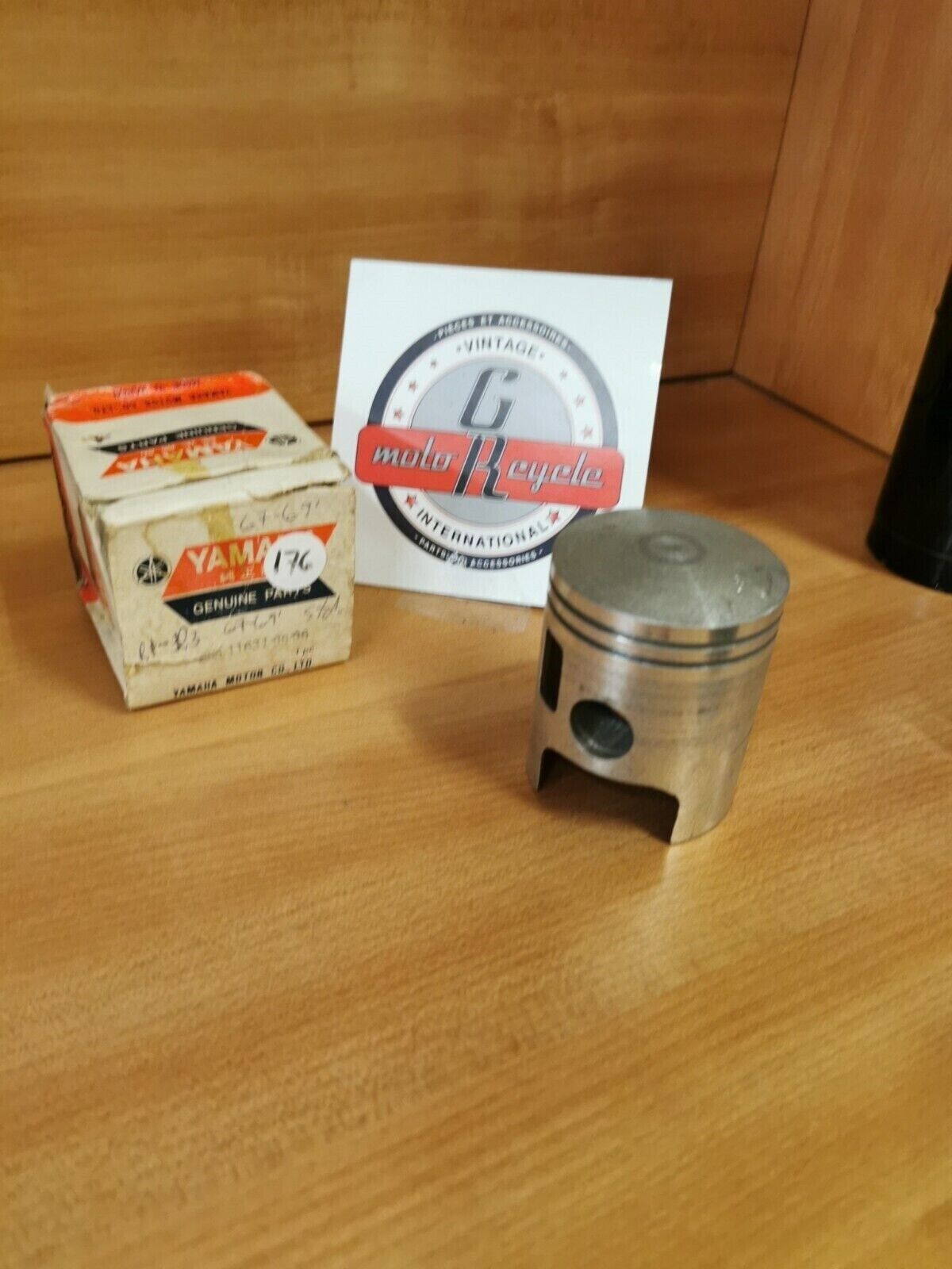 NOS YAMAHA R1 R3 1967 - 1969 PISTON STD 235-11631-00-96 Y47