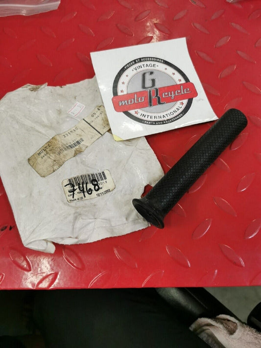 NOS Arctic HANDLEBAR GRIP  5.60 Inch 2606-084  A3