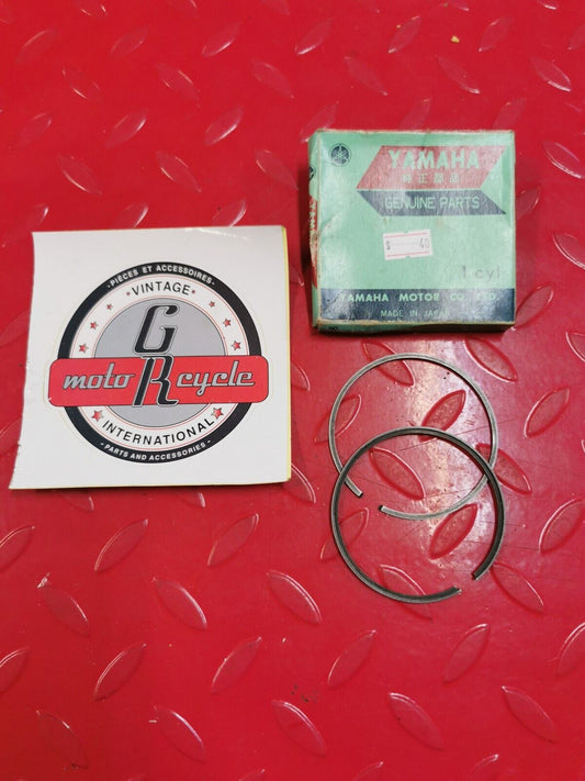 NOS YAMAHA DT250 1974 - 1976 PISTON RING SET 1ST 438-11610-10-00 Y33