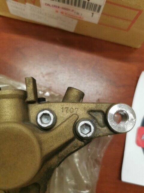 Kawasaki ZX1200A ZX12R FRONT RIGHT SIDE BRAKE CALIPER 43041-1707-8Q K38