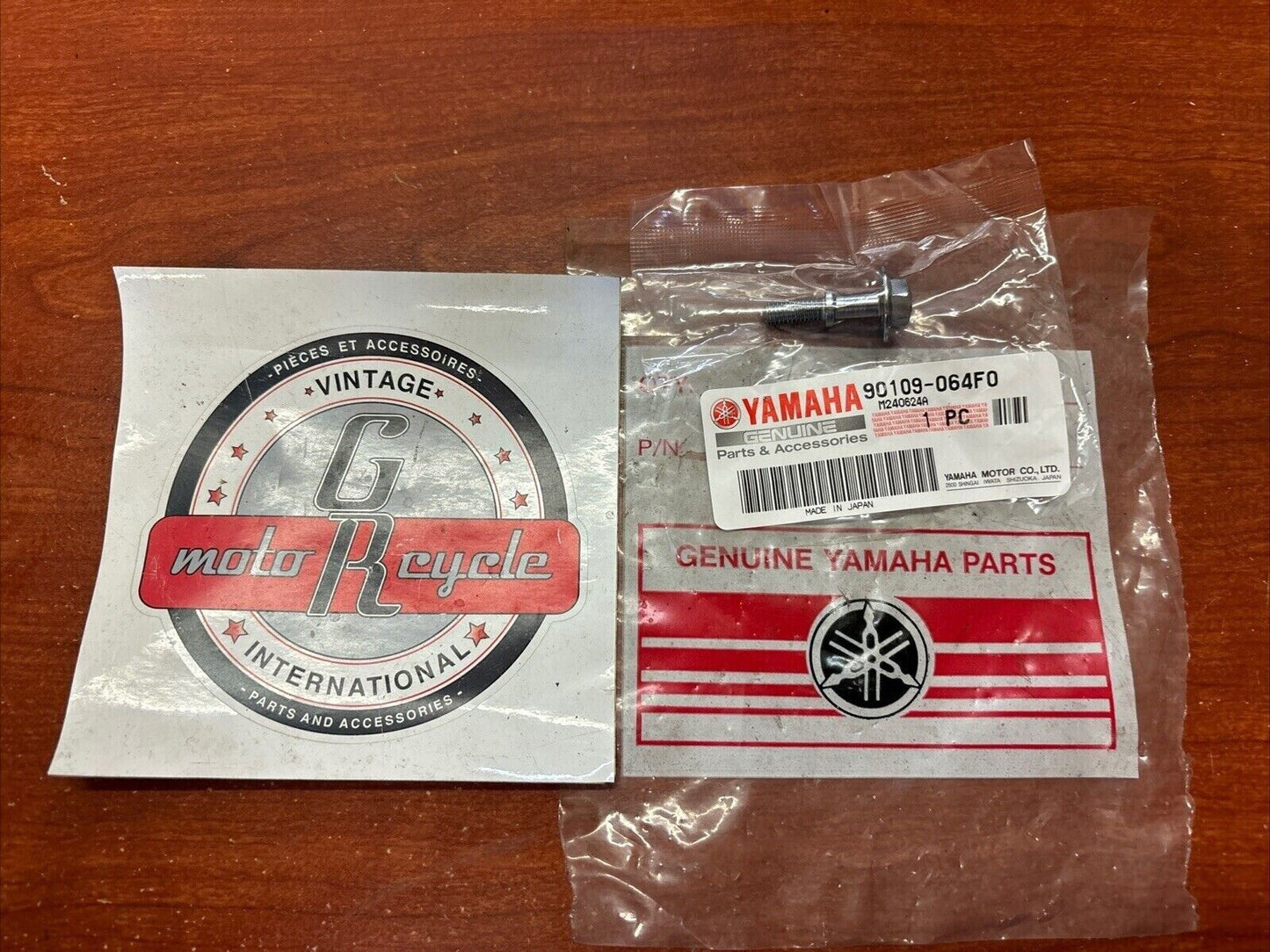 NEW NOS Yamaha FJ1100 FJ1200 FZ750 FZR1000 FZR600 BOLT 90109-064F0-00 Y185