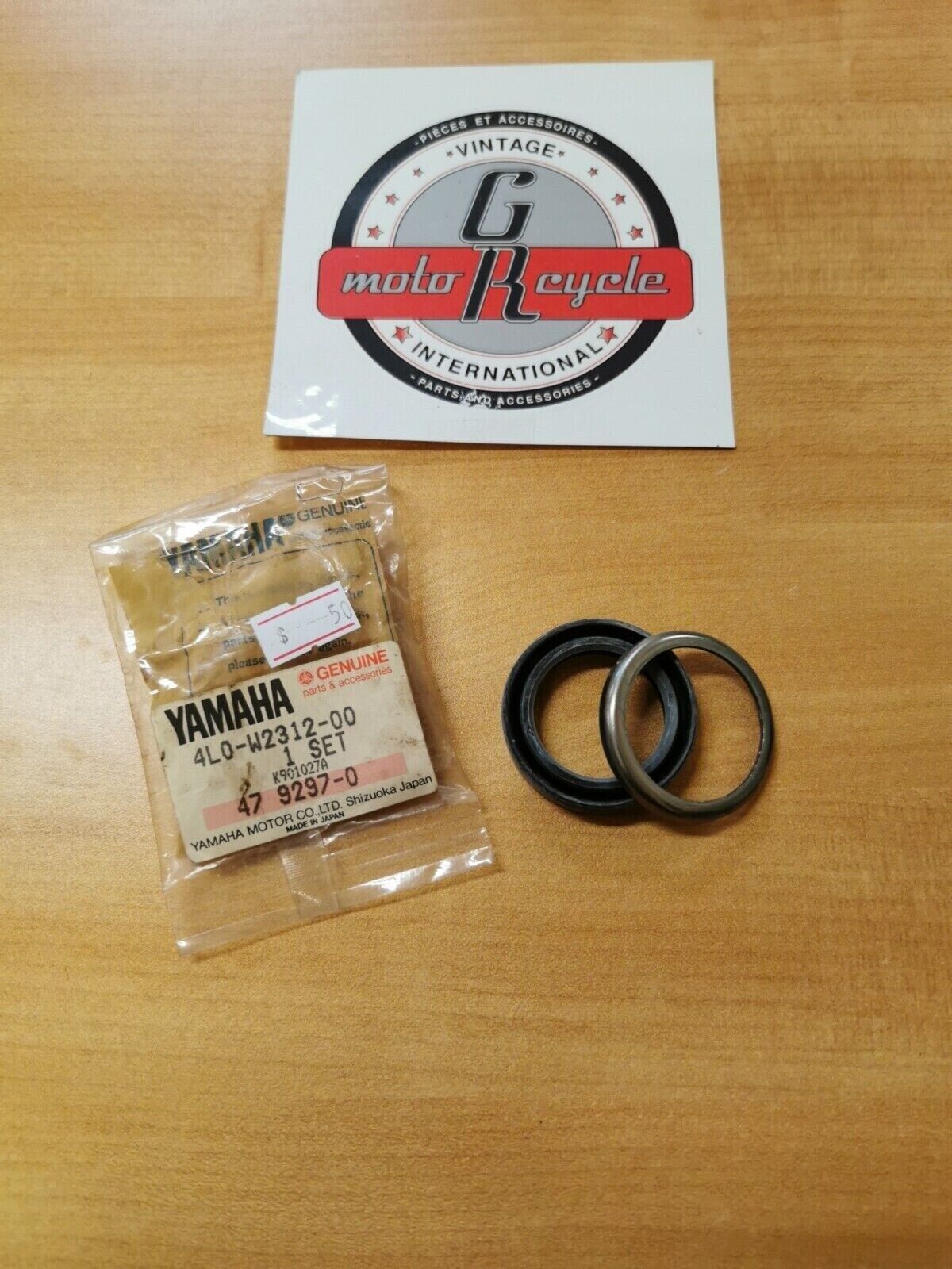 NOS YAMAHA RD250 RD350 FORK SEAL 4L0-W2312-00-00 Y44