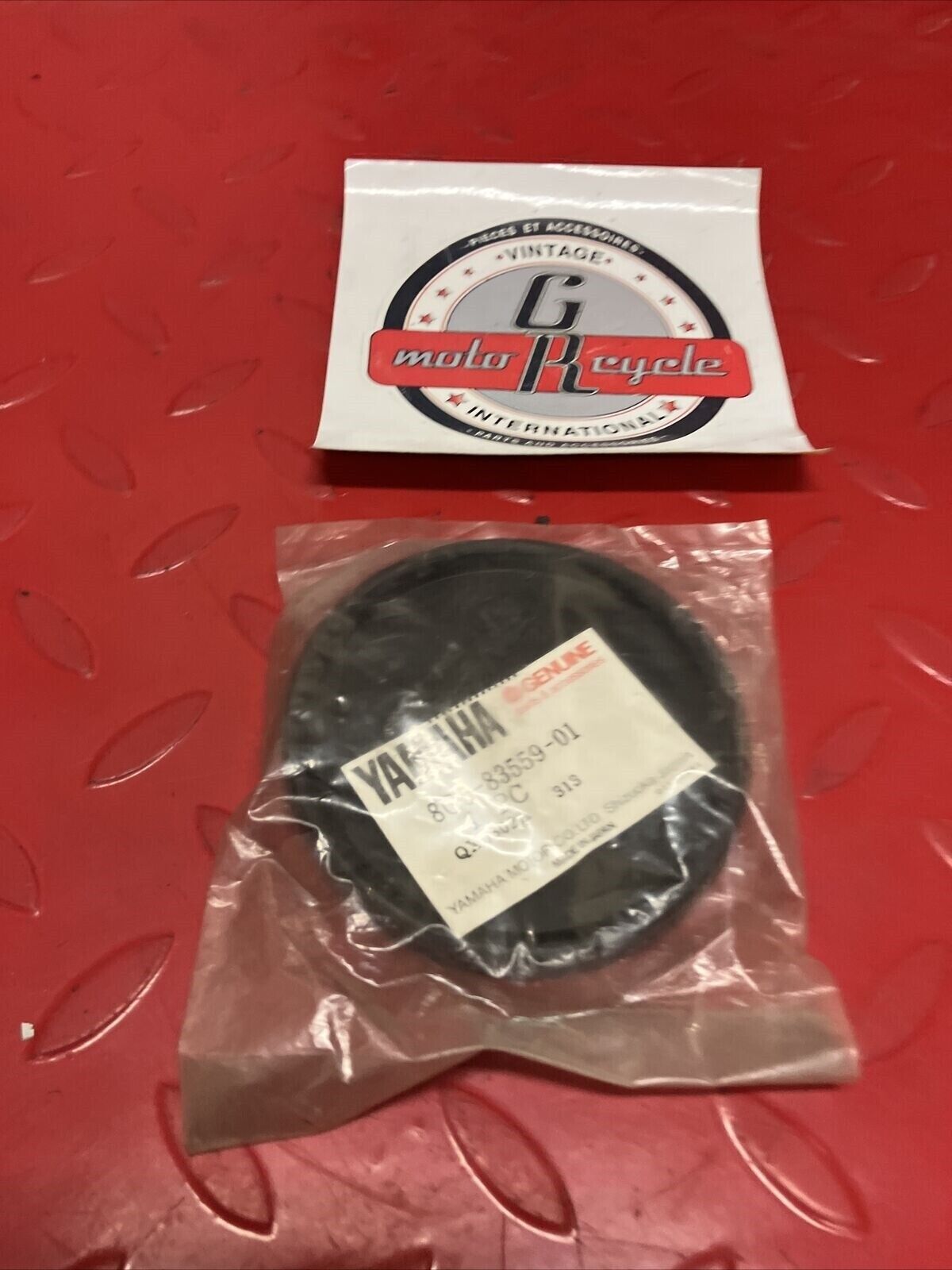 NOS YAMAHA ET250 ET300 ET340 METER COVER 8G5-83559-01-00 Y65