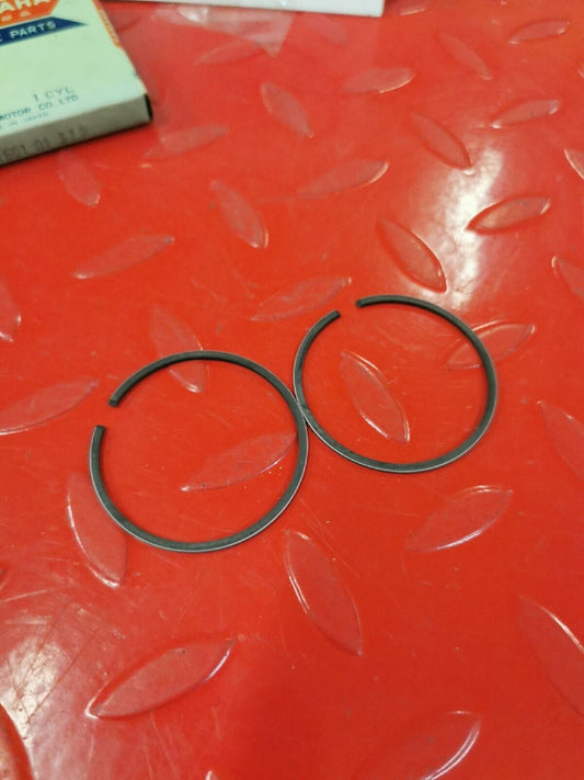 NOS YAMAHA YZ80 1974 - 1976 PISTON RING SET STD 492-11601-01 Y51