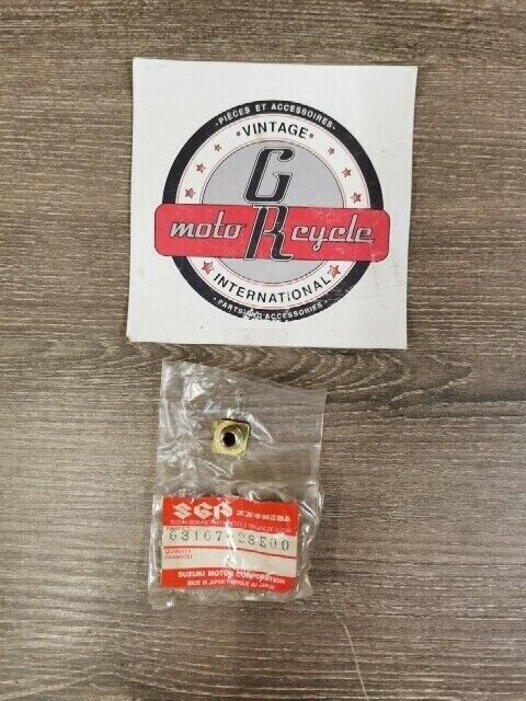 NOS SUZUKI RM125 1992 - 1995 RM250 RMX250R FENDER NUT63167-28E00 S57