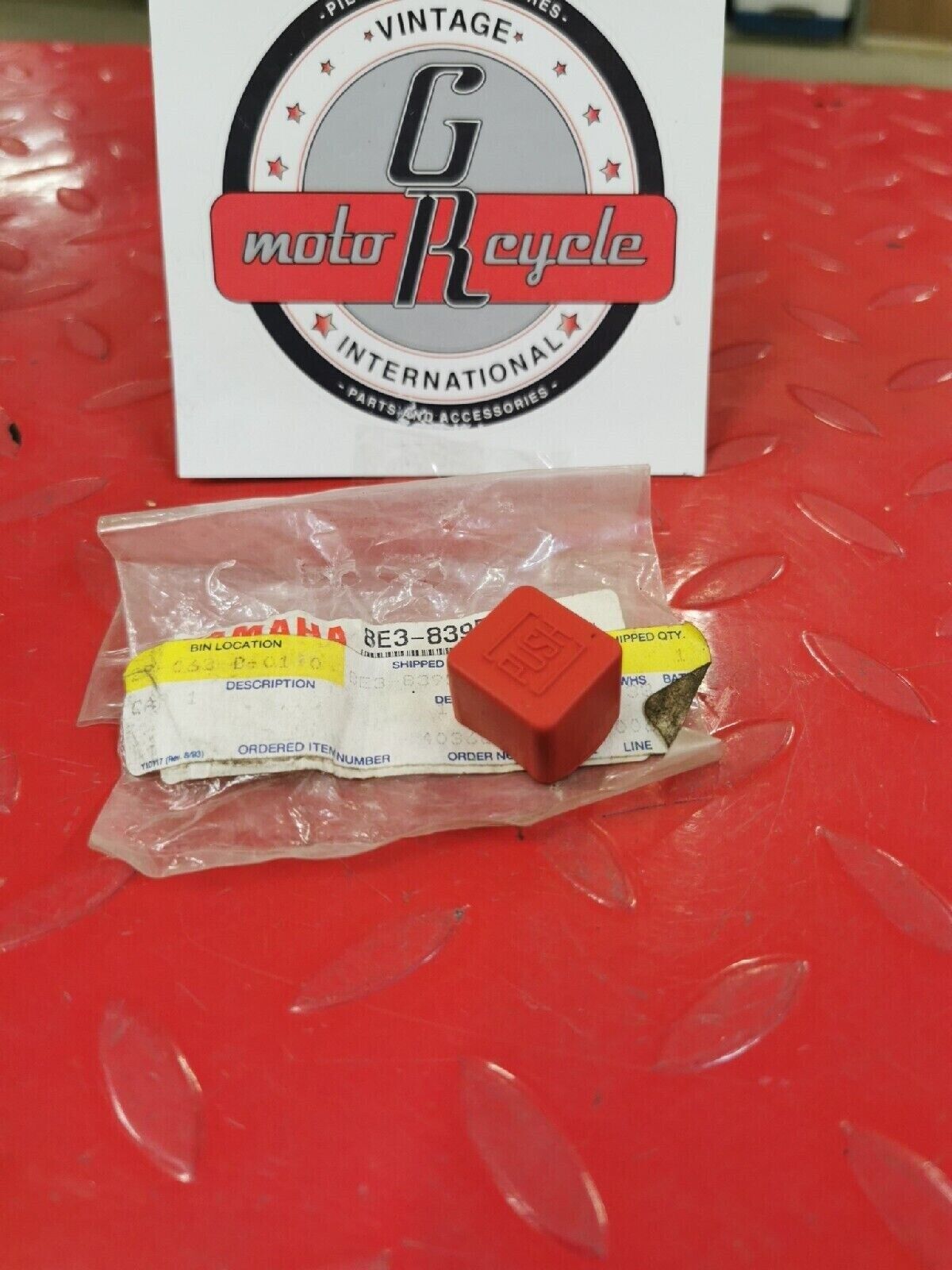 NOS YAMAHA ET250 SS440 ET300 1980 - 1984 CAP 8E3-83956-01-00 Y50