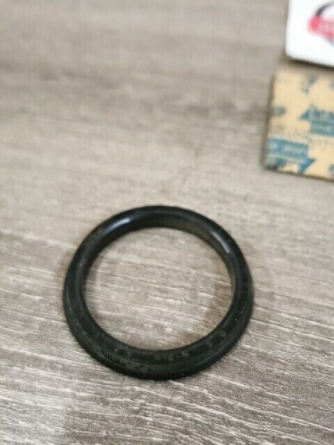 NOS YAMAHA G6SB YG5S JT2MX MJ2 MG1T YJ2 HS1B OIL SEAL 93107-42001-00 Y148
