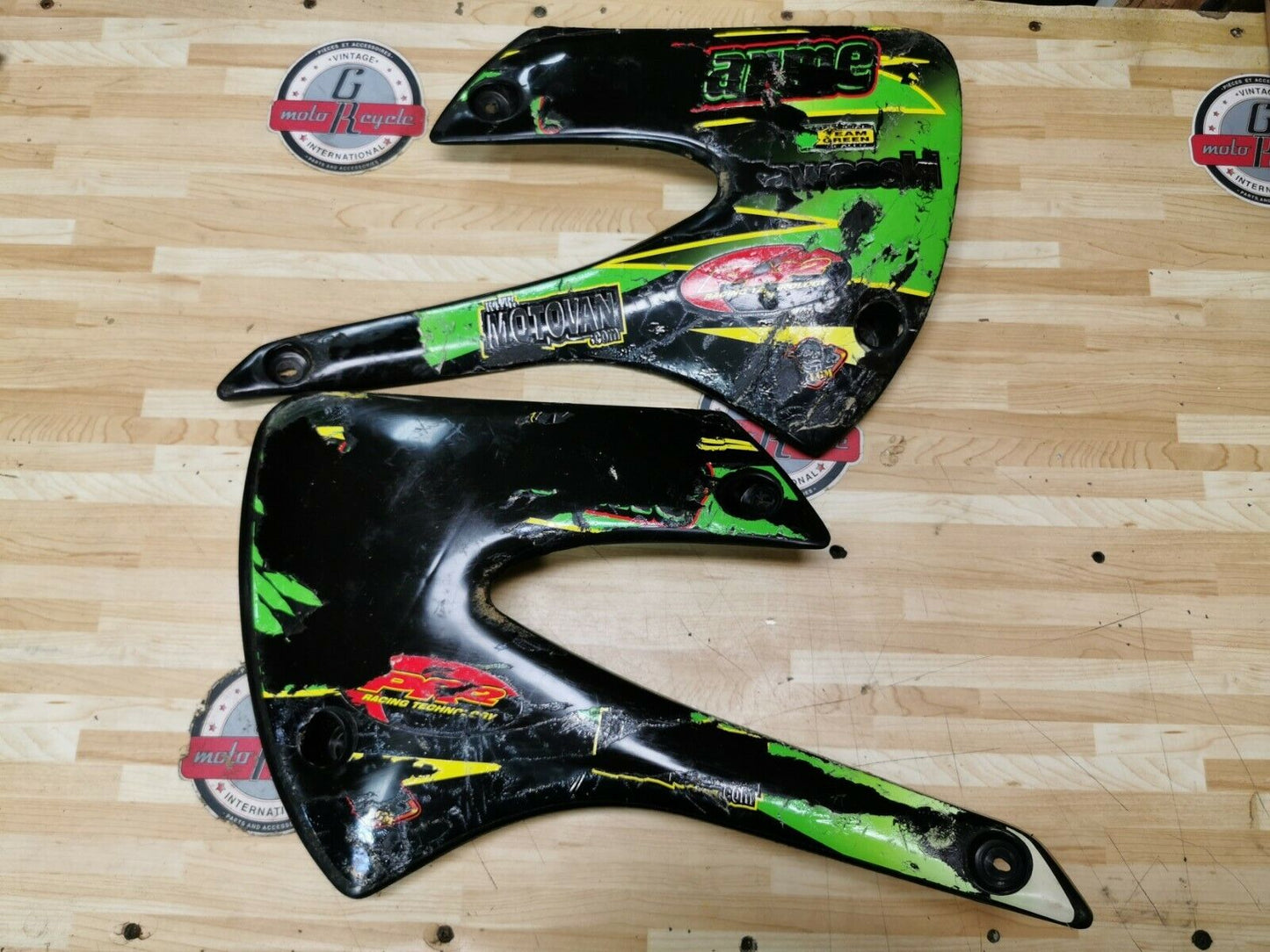 Kawasaki KX85 2004 fuel tank radiator shroud left right KX100 49089-1139-6W 3 G