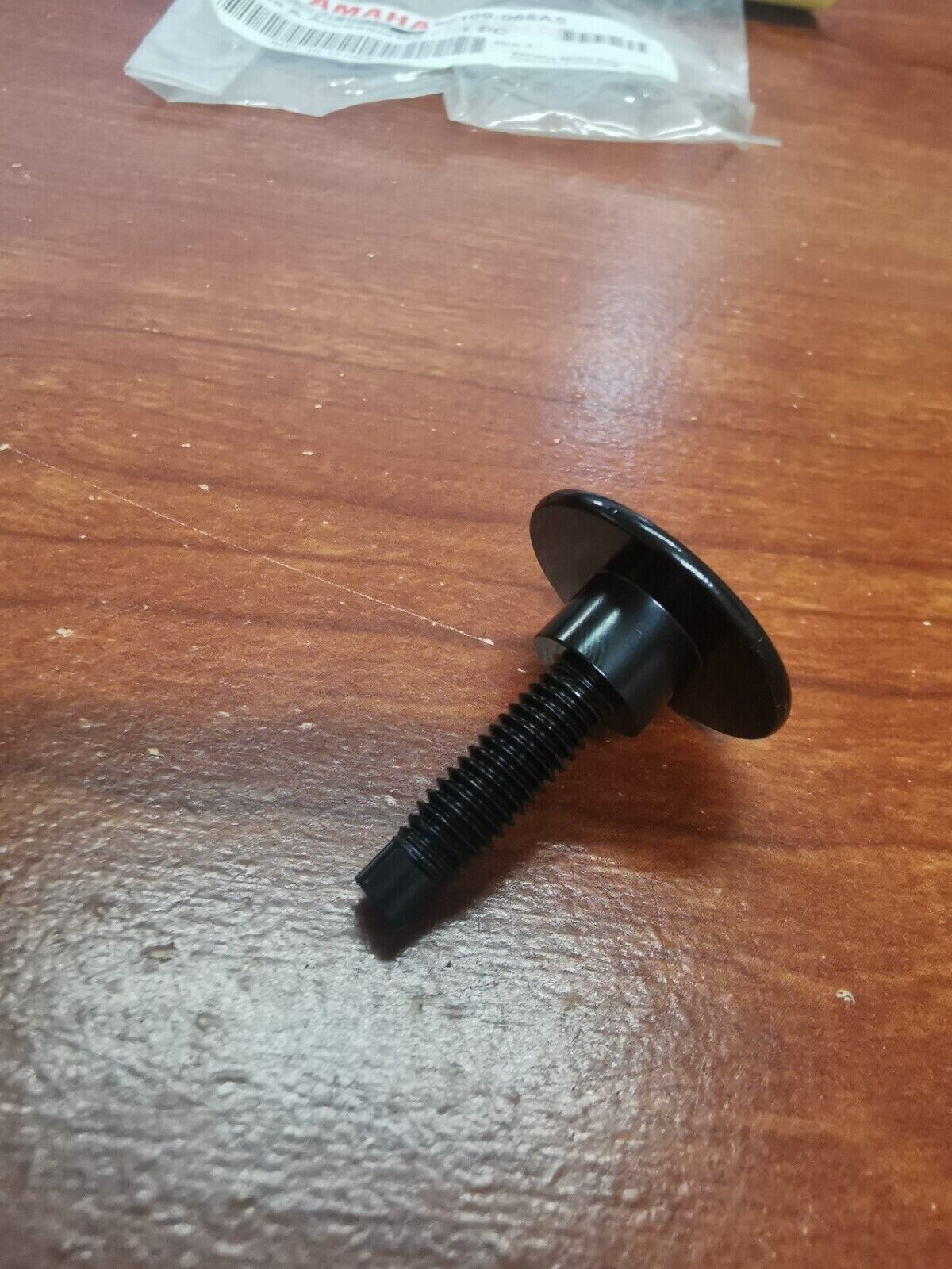 NOS Yamaha YXE70 YXE85 YXF85 YXZ10 YXE10 YXF10 BOLT 90109-068A5-00 Y82