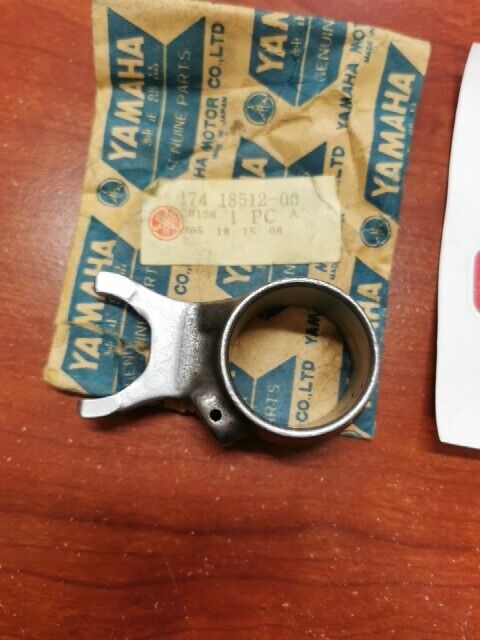 NOS Yamaha CS3 CS5 RD200 YCS1 SHIFT FORK 174-18512-00-00 SUB 174-18512-01-0 Y116