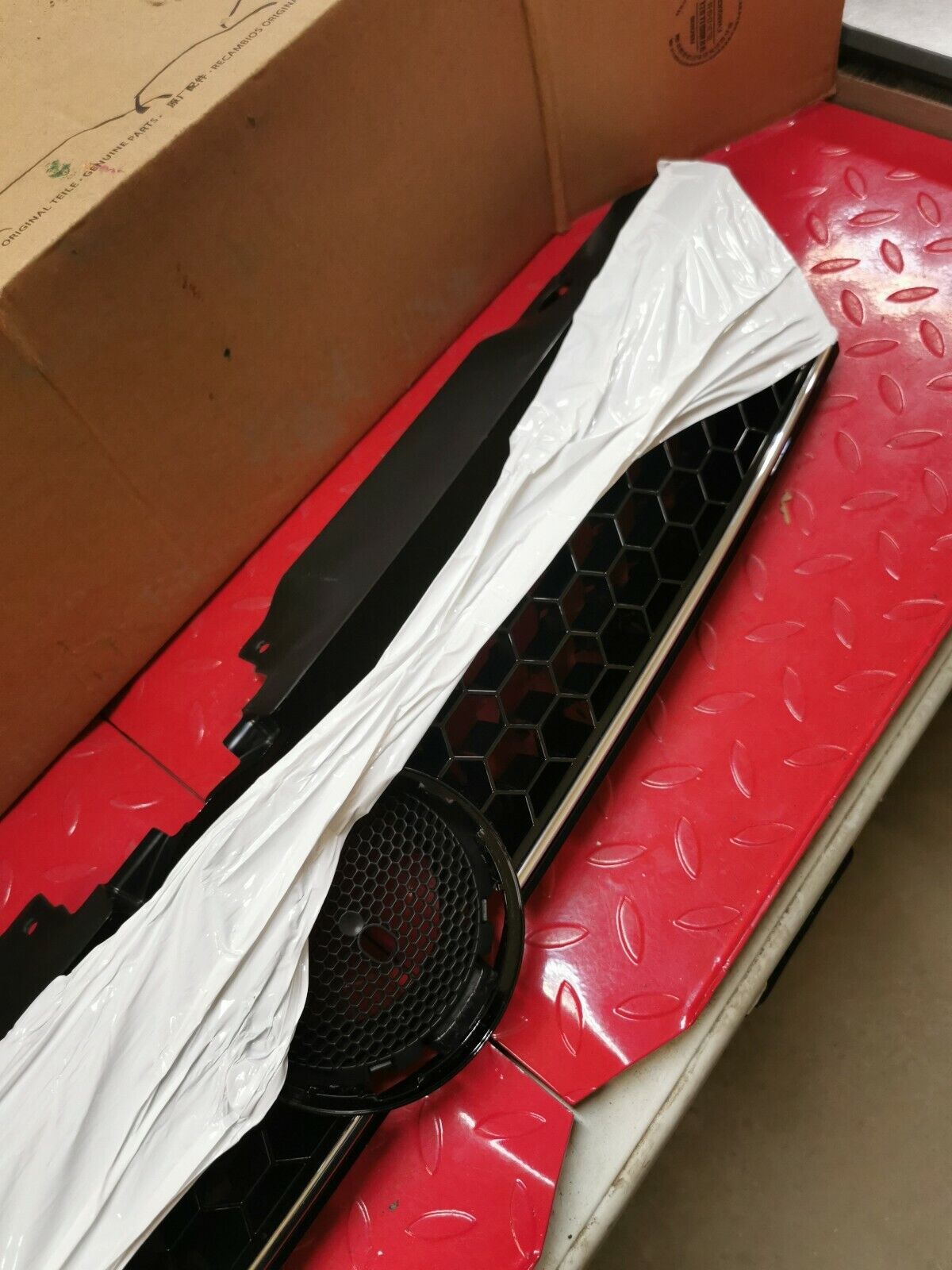 OEM Volkswagen Jetta GLI Front grille MK6 2011 - 2014 5c6 853 653 a 5c6853653a